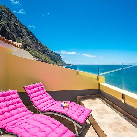 The Yellow House - By Mhm Feriehus Paul do Mar (Madeira)