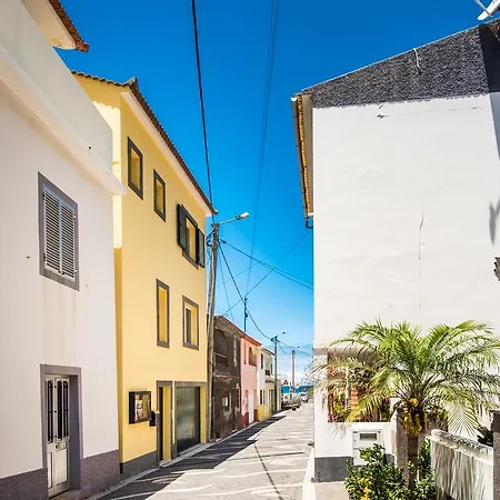 Feriehus The Yellow House - By Mhm Paul do Mar (Madeira)