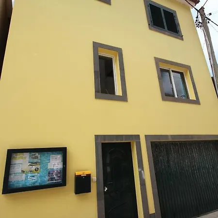 Nyaraló The Yellow House - By Mhm *